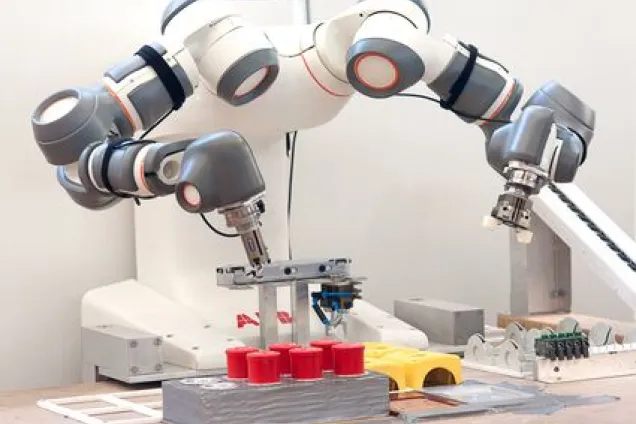 Robot performs tasks at a table. Photo.
